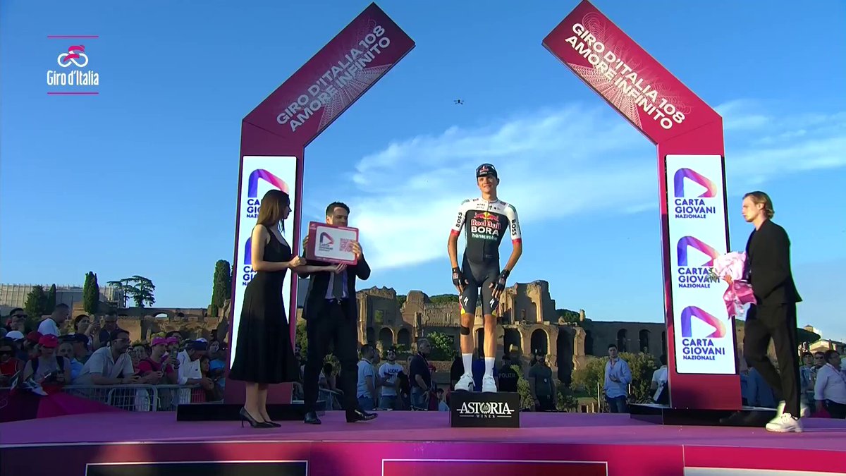 ⚪ 🇮🇹 Winner of the best Young Italian Classification 🇮🇹 Giulio Pellizzari (Red Bull – BORA – hansgrohe) #Giroditalia - #CartaGiovaniNationale