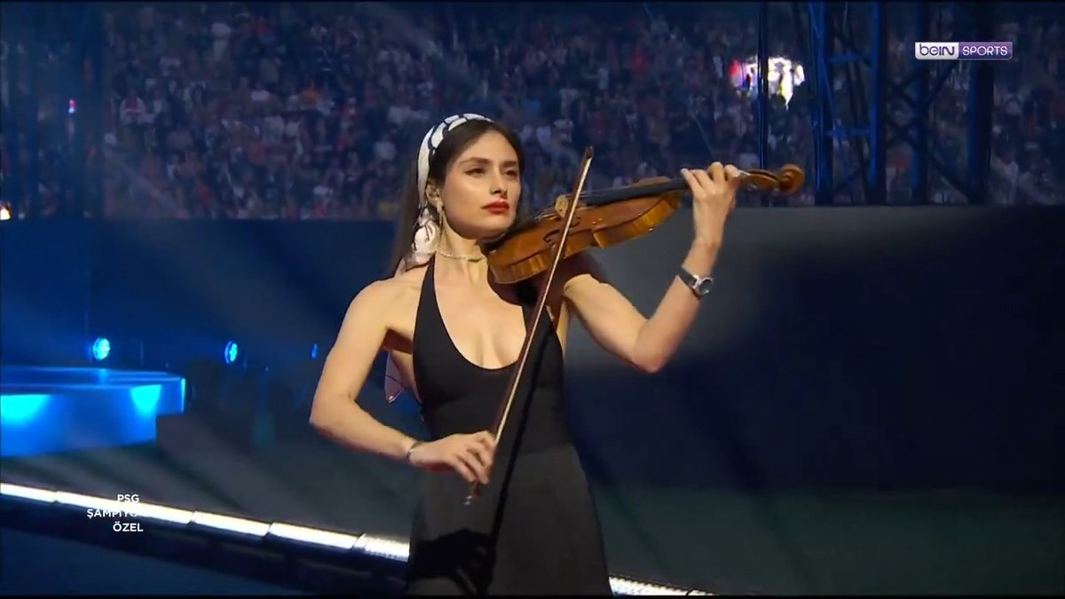 🔴🔵 Paris Saint-Germain, UEFA Şampiyonlar Ligi şampiyonu 🎻 Keman virtüözü Esther Abrami'den Şampiyonlar Ligi müziği! #beINSPORTS