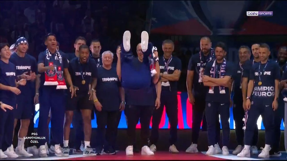 🏆 Paris Saint-Germain, UEFA Şampiyonlar Ligi şampiyonu 😅 Joao Neves, takla atarak sahneye çıktı! #beINSPORTS