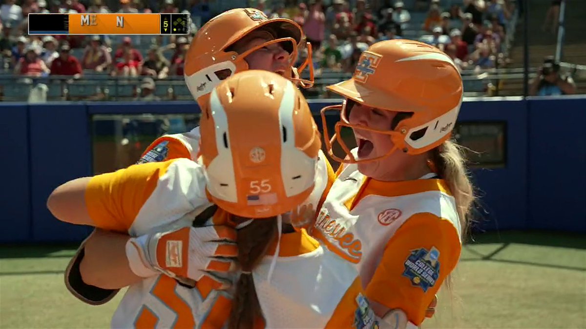 TENNESSEE TAKES THE LEAD‼️ Taylor Pannell's home run puts the Lady Vols ahead in their elimination game against UCLA 💪 📺 ABC/ESPN+