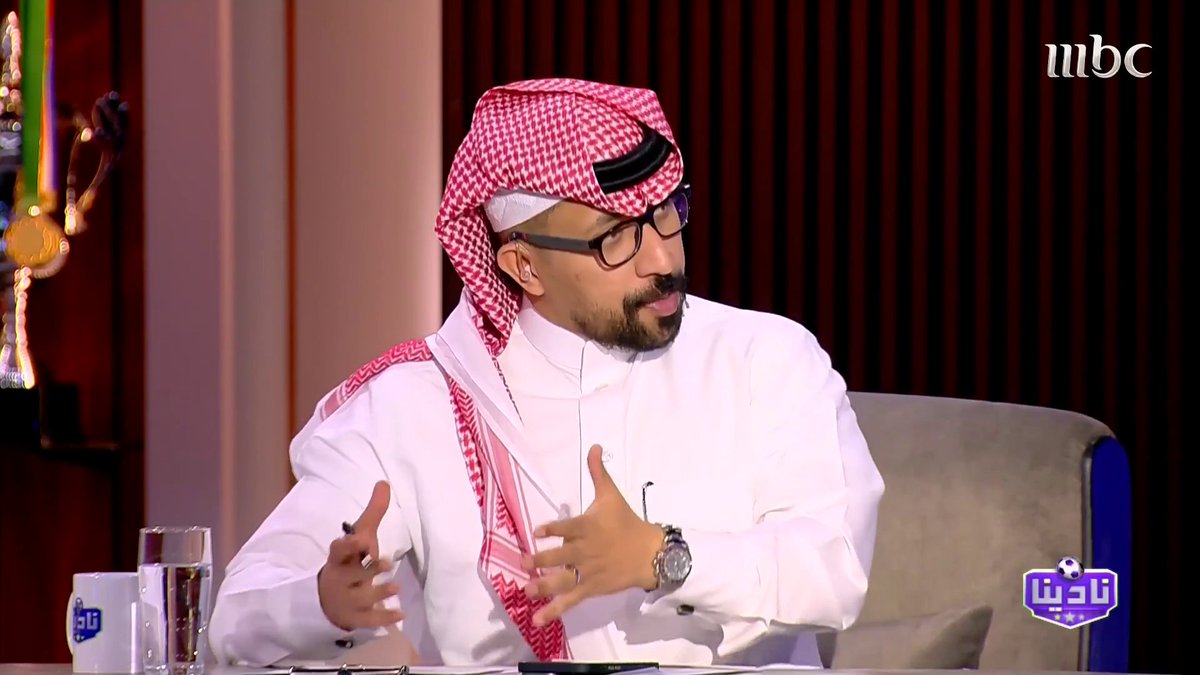 #ماجد_الجمعان يبيع الوهم على جماهير #النصر.. بتغريداته ..!! إذا كان هناك من يعيق عملك.. تحدث عنه وارحل 👇🏻👇🏻