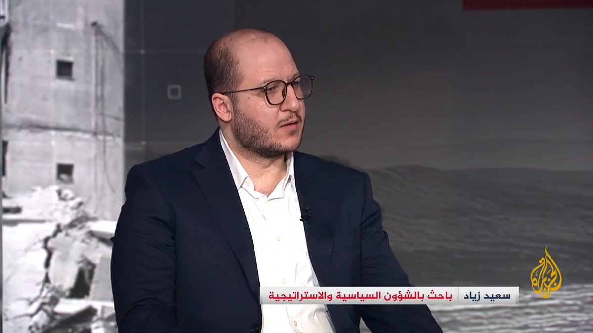 الباحث في الشؤون السياسية والاستراتيجية سعيد زياد: إسرائيل تريد قضم ورقة الأسرى من يد حماس مقابل أيام أو أسبوع من الهدوء، ولا تفكر ولا تقبل بأن يكون هؤلاء الأسرى موزعين على دفعات على طول الستين يوما، وهذا يكشف نواياها الخبيثة #حرب_غزة #الأخبار