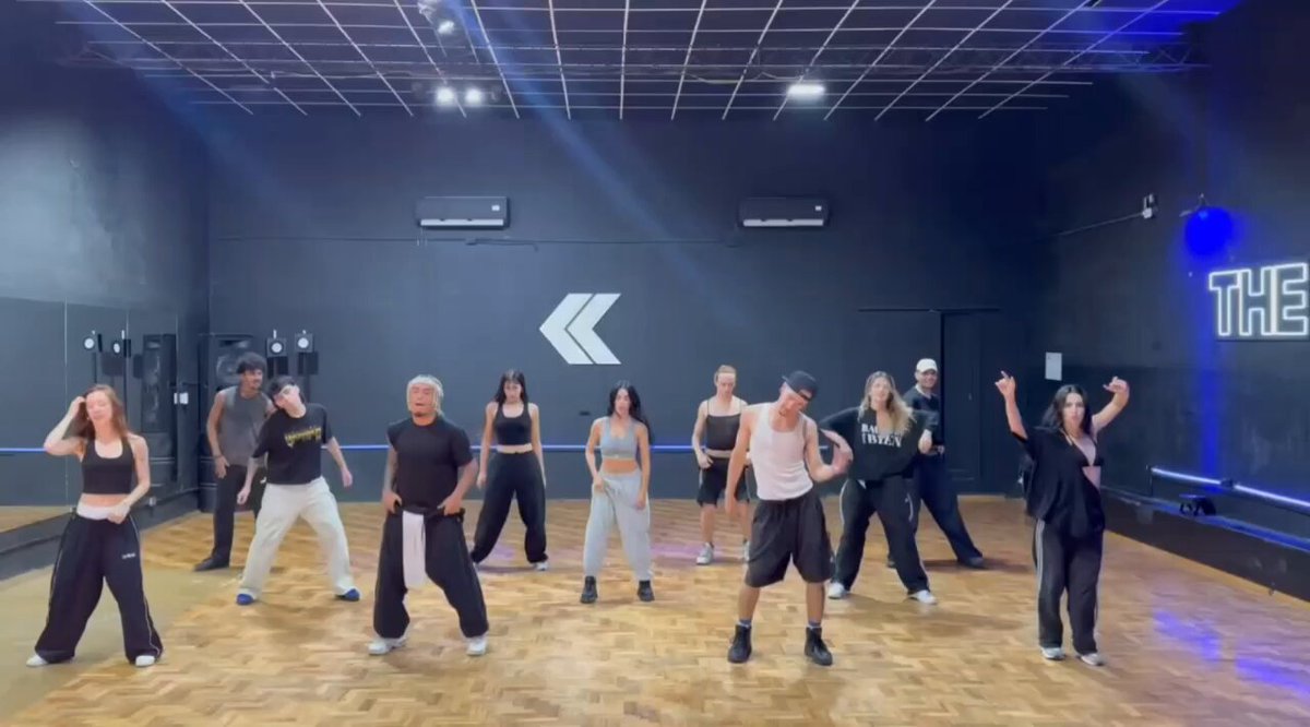📸 LALI y sus dancers ensayando la coreo de 'PLÁSTICO'.