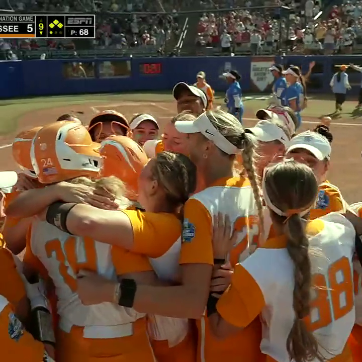 TENNESSEE WINS IN EXTRAS AGAINST UCLA AND IS HEADING TO THE WCWS SEMIFINALS 🔥
