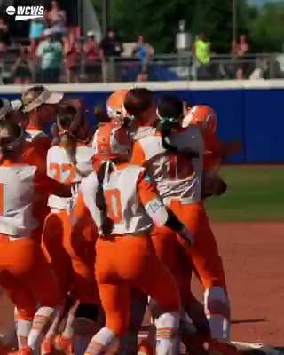 Walk-off winners! 🟠 #WCWS x Tennessee Softball