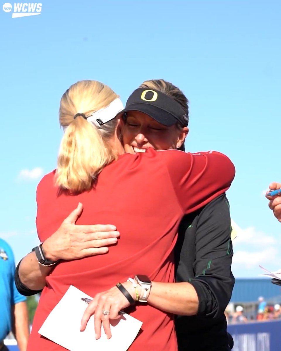 Reunited 🫶 Oregon Softball Coach Melyssa Lombardi was an assistant coach alongside Oklahoma Softball Coach Patty Gasso for 21 years. #WCWS