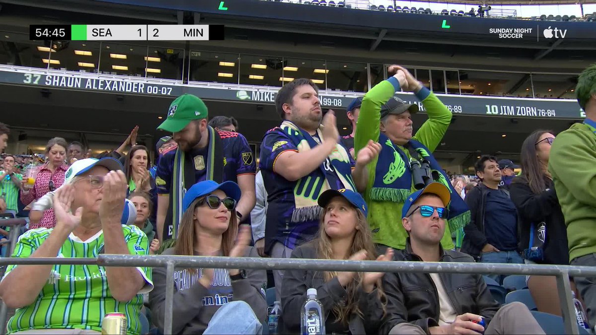 Second half is lit... Kossa-Rienzi pulls one back for Seattle Sounders FC!