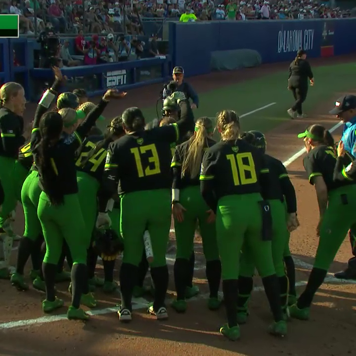 OREGON HOME RUN 😤 The Ducks are 42-0 when hitting a HR 👀