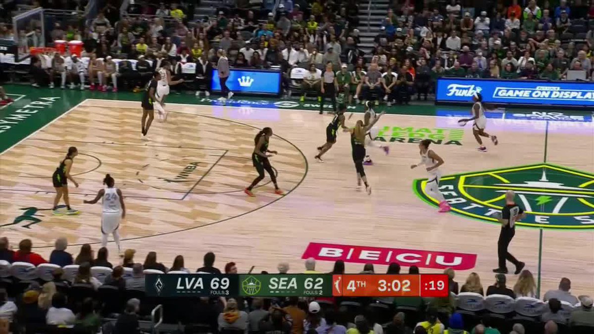 CHELSEA GRAY IS UNREAL 💪 The Point Gawd drains the tough shot over Dominique Malonga 😤