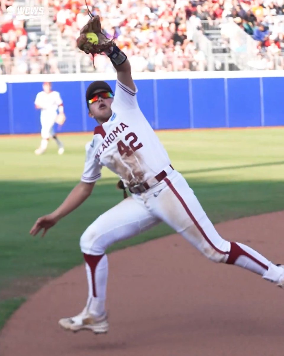 A double play you don't want to miss 😱 📺 ESPN2 #WCWS x Oklahoma Softball