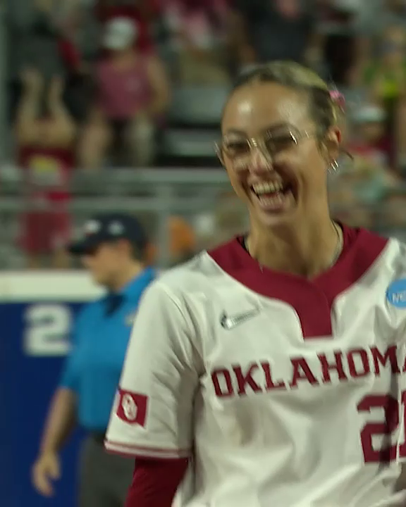 OKLAHOMA KEEPS ITS SEASON ALIVE 👏 The Sooners eliminate Oregon to advance to their 9th straight WCWS semifinals‼️