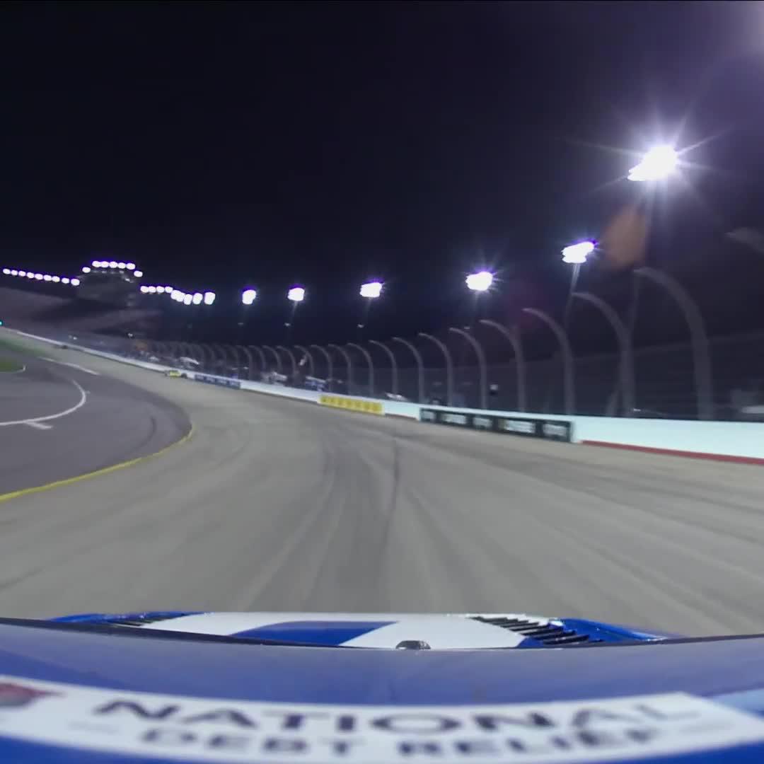 With green-flag pit strategies playing out, Ryan Blaney holds serve over Denny Hamlin!