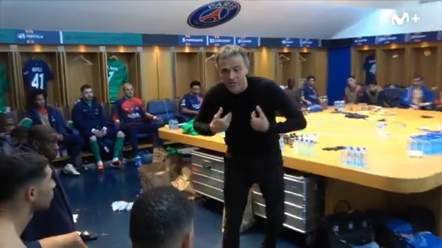Y jugando al fútbol #LuisEnrique ganó la Champions. 📺🍿 ❞𝑵𝒐 𝒕𝒆𝒏𝒆́𝒊𝒔 𝒏𝒊 𝒑*** 𝒊𝒅𝒆𝒂❞, disponible en Movistar Plus+. 📎