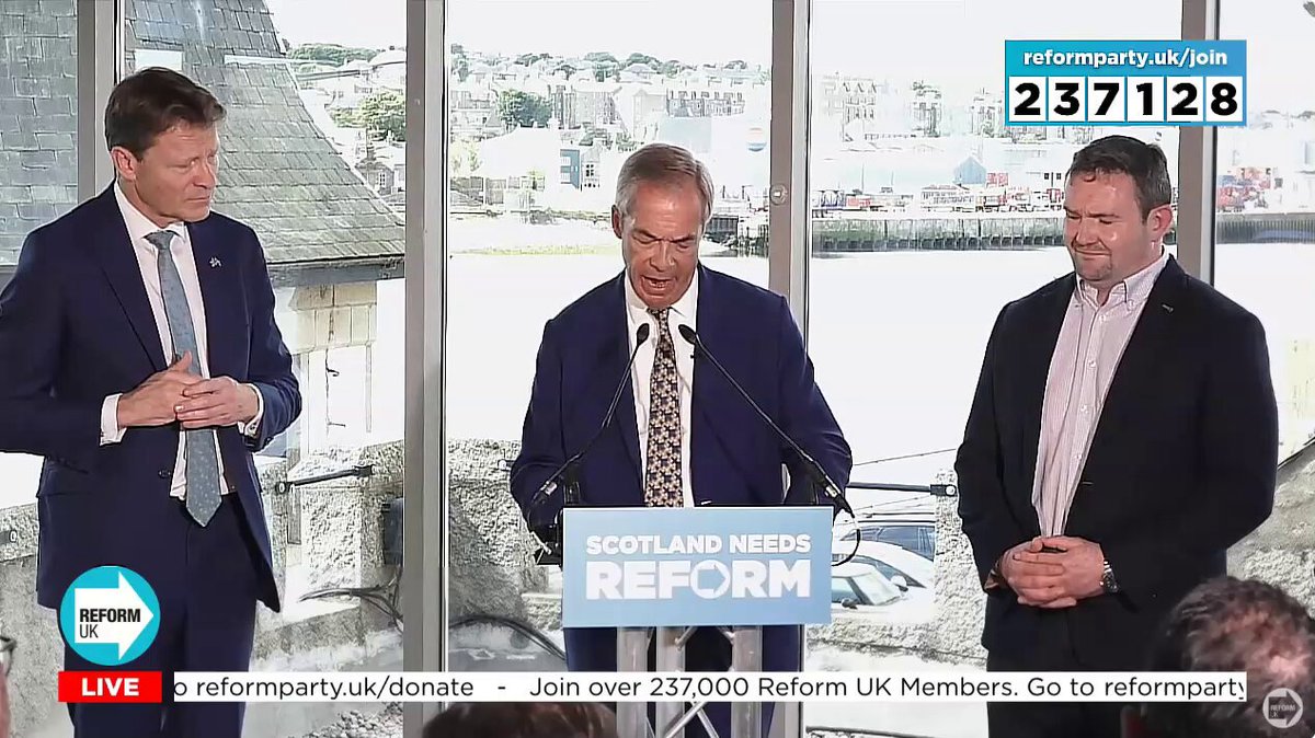 Antifa turned up this morning at the Reform UK Press conference in Aberdeen, at a secret location only known to the press. Farage accuses them of disclosing that location to stir up trouble. 🇬🇧🇬🇧Britain Is Broken🇬🇧🇬🇧 🇬🇧🇬🇧ReformUK🇬🇧🇬🇧 🇬🇧🇬🇧Vote For Change🇬🇧🇬🇧 Nigel Farage MP Richard Tice MP 🇬🇧 Reform UK Reform UK Scotland 'Sir' David Kirkwood MSc MIET MSP Cllr Ross Lambie Duncan Massey