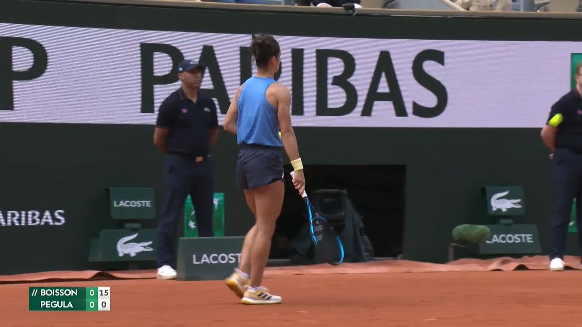 Autant de public qu'à l'ITF 15K de Pomposa. Loïs Boisson joue son premier tournoi du Grand Chelem, joue pour la première fois sur le central contre la n°3 mondiale, est la dernière française du tournoi, et le stade est quasi vide au début du match. 🤮