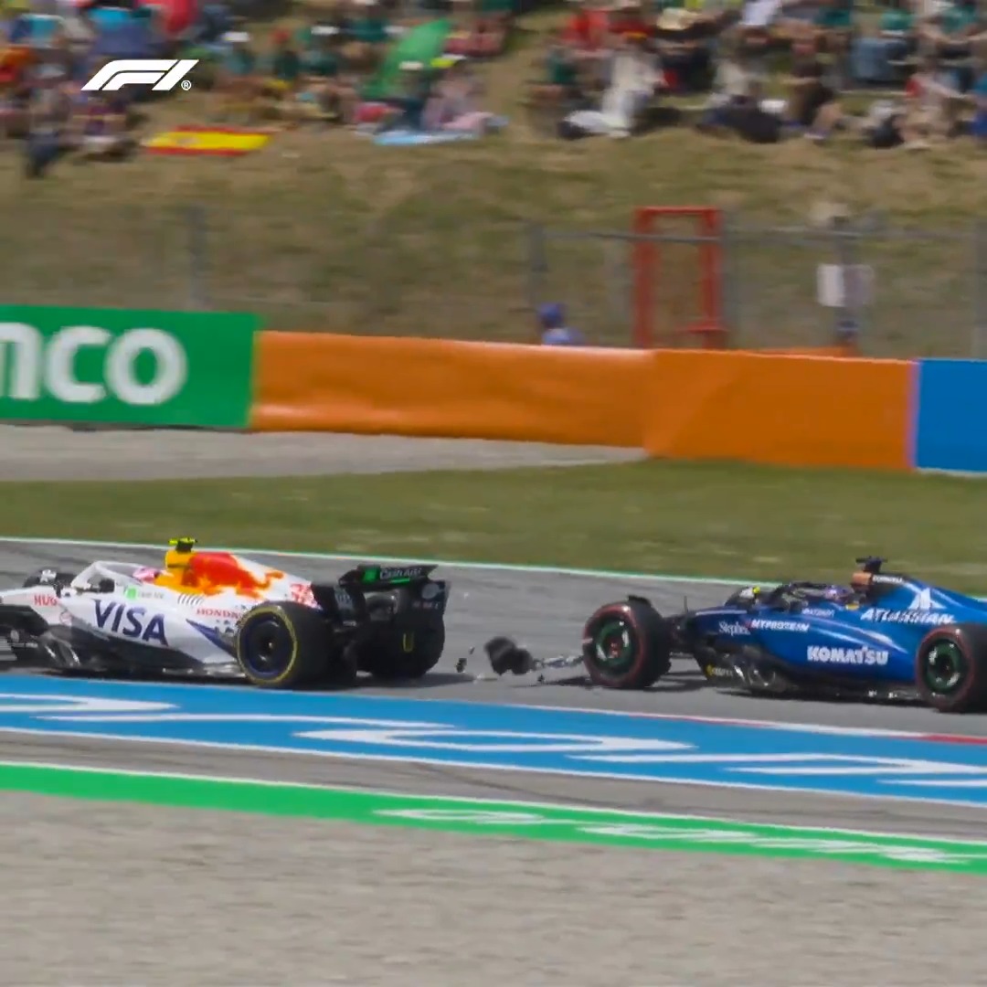 📻 "I just watched about 5000 pieces come off my car!" Unfortunate contact between Alex Albon and Liam Lawson eventually led to Albon's retirement from the race 😢 #F1 #SpanishGP