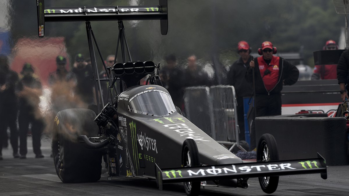 .BrittanyForce threw down her second 340-mph pass of race day to take down Top Fuel points leader Tony Stewart for the win at the #NewEnglandNats! Mission Foods 🌮 • John Force Racing