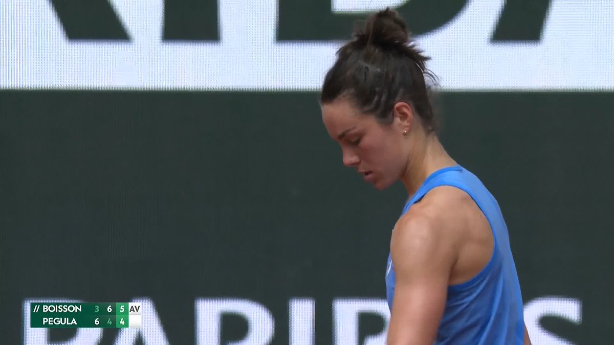 L’EXPLOIT DE SA CARRIÈRE 🇫🇷 361e mondiale, Loïs Boisson fait tomber la n°3 Jessica Pegula à #RolandGarros pour atteindre son premier quart de finale en Grand Chelem. 🌋 Un an après sa grosse blessure, elle gagnera plus de 240 PLACES au classement. 👏