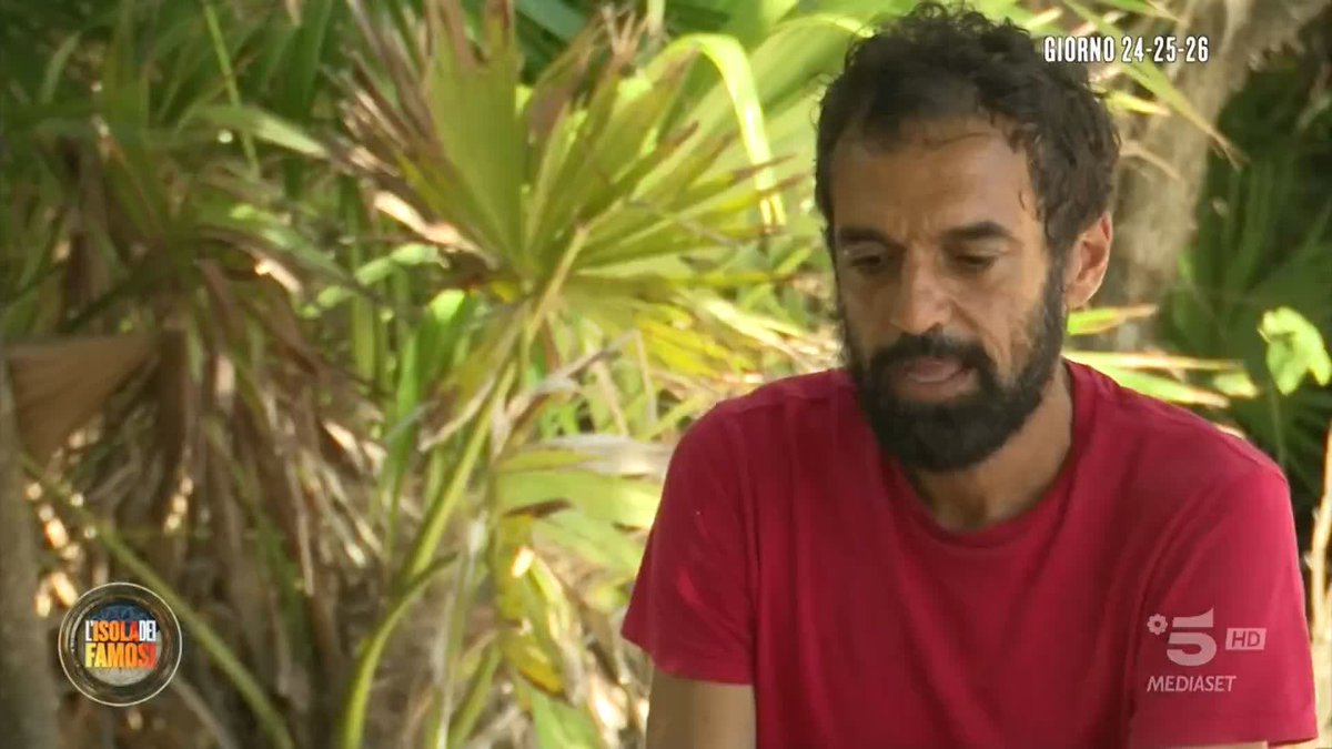 "Per 10 anni ho avuto centinaia e centinaia di avventure" Dino condivide tutto (ma proprio TUTTO) con i compagni, e così Teresanna chiude la trasmissione 😂 Al prossimo appuntamento con l'#Isola dei Talentuosi!