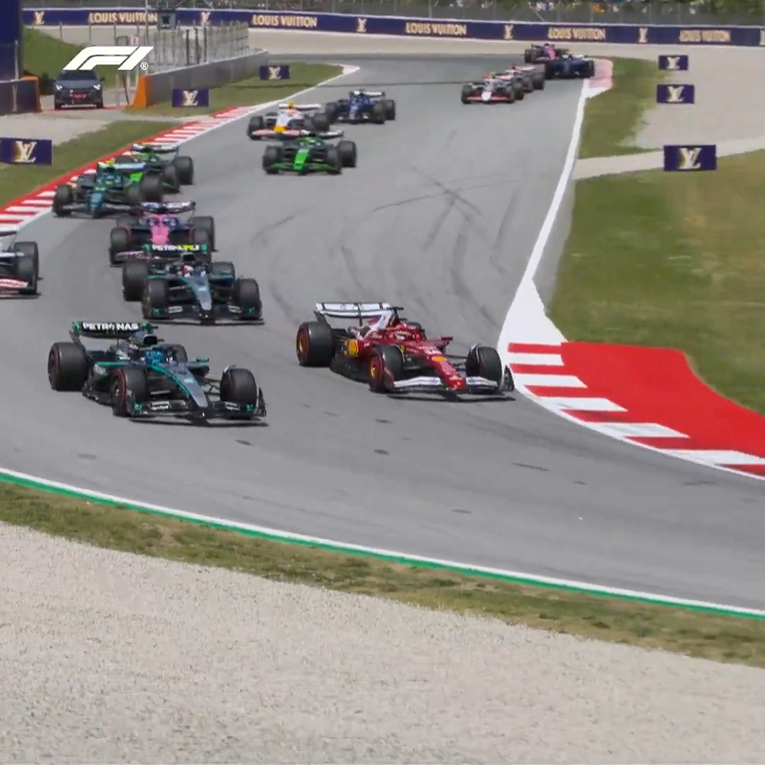 The Leclerc luuunge!! 😱 A late-but-great dive on the first lap from Charles on George Russell 💨 #F1 #SpanishGP