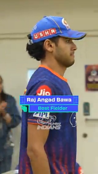 🏅 Back-to-back Dressing Room Best Fielder awards to end his first #TATAIPL campaign in Blue &amp; Gold on a high 🔥 Well done, Raj Angad Bawa 👏 #MumbaiIndians #PlayLikeMumbai #PBKSvMI