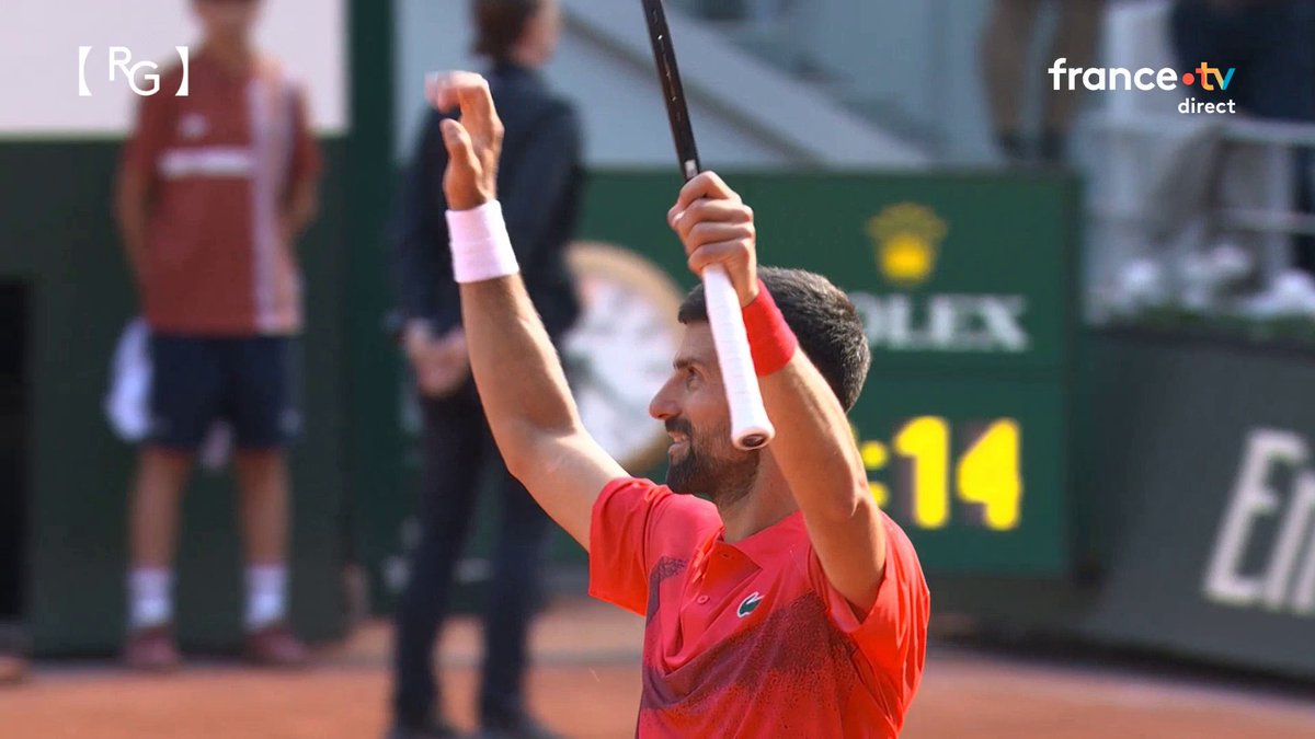 Sans perdre un set, Novak Djokovic (38 ans) devient le quart-de-finaliste le plus âgé à #RolandGarros depuis 1971. 😲 Il décroche le record du plus grand nombre de 1/4 dans un tournoi du Grand Chelem (19), dépassant les 18 de Roger Federer à Wimbledon. 🌟