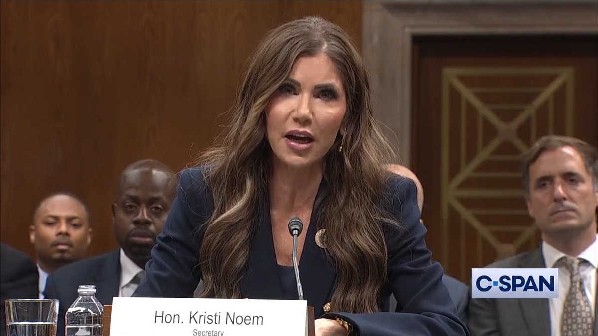 BREAKING: In a strong moment, Senator Chris Murphy just ripped Kristi Noem for illegally deporting Kilmar Abrego Garcia. We need more of this.