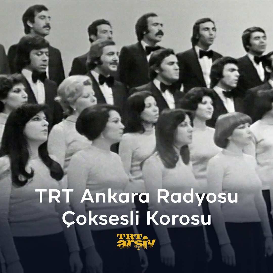 🎶 TRT Ankara Radyosu Çoksesli Korosu’ndan muhteşem bir yorum! Walter Strauss yönetiminde “Dere Geliyor Dere” sizlerle. ♫ #TRTArşiv