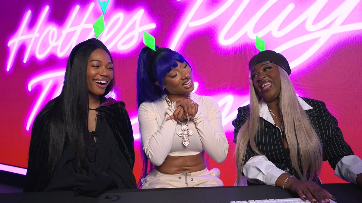 the hot Sim summer sesh we needed 🔥😍 TINA SNOW Queen Quen & ❀ Ebonix • Gaming, Art & Culture ❀ watch the full stream ➡️ #SimYourSummer #DreamCon2025 #HottiesPlayTheSims