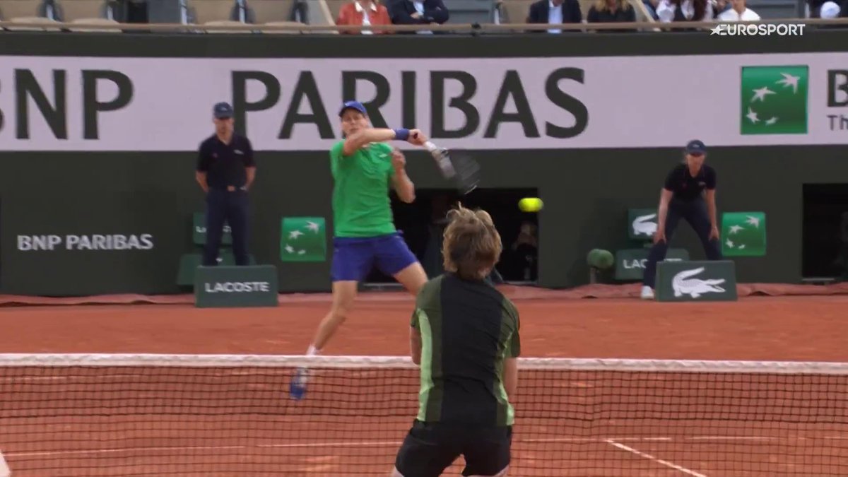 Usiamo una parola molto in voga in questo periodo: 𝐈𝐍𝐆𝐈𝐎𝐂𝐀𝐁𝐈𝐋𝐄 🤯🤯🤯 #Sinner #EurosportTENNIS #Roland Garros
