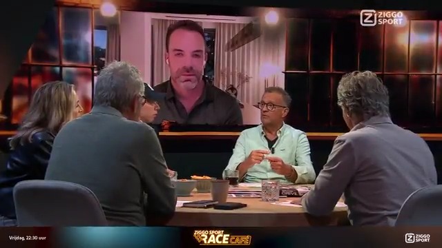 Had Max niet gewoon buiten moeten blijven? 🤨 #ZiggoSport #F1 #RaceCafé