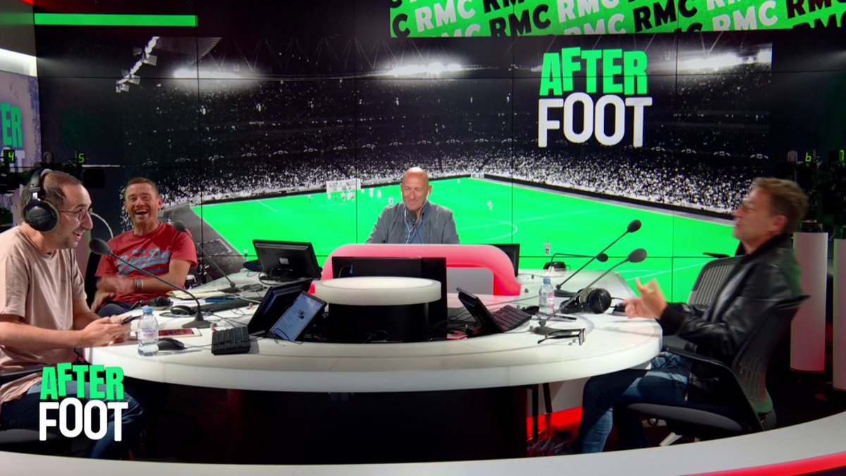 😅 Eric Salliot, en direct de Roland-Garros, a un message pour Daniel Riolo de la part de Marco Verratti 🇮🇹🤌