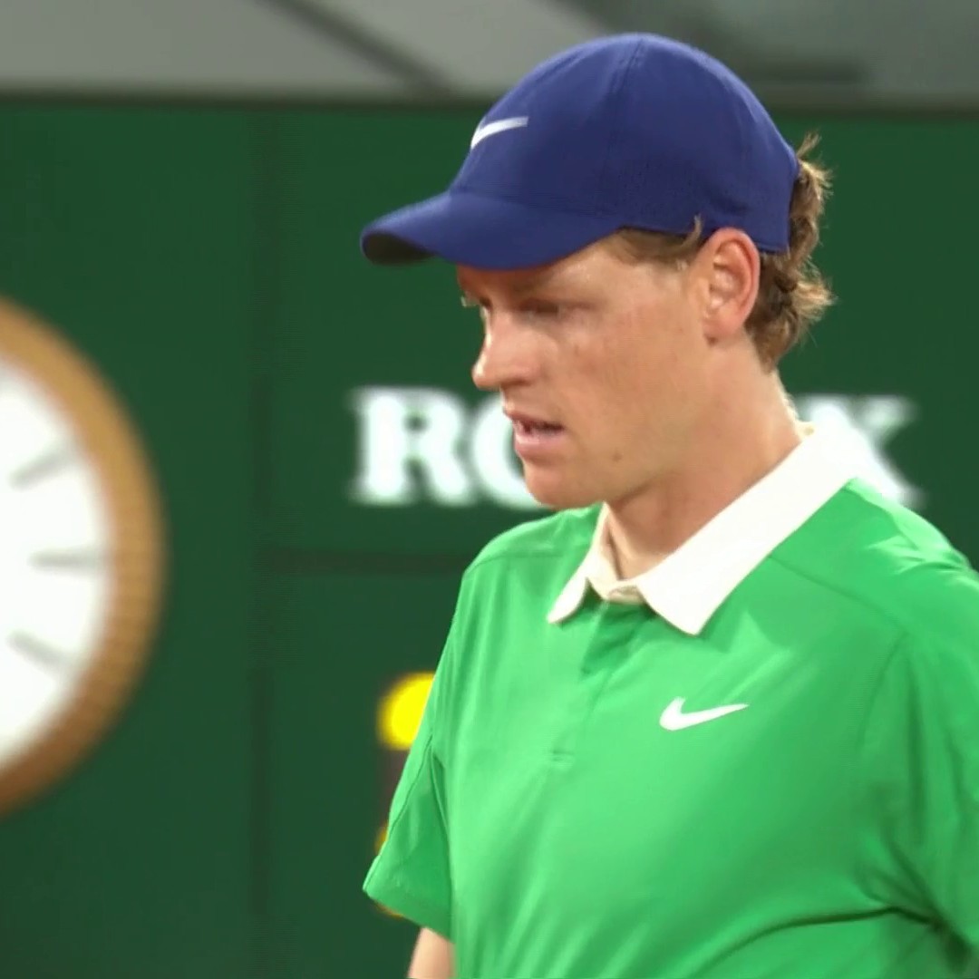 Jannik Sinner beats Andrey Rublev 6-1, 6-3, 6-4 to reach the Roland Garros quarter-finals 👏 #RolandGarros