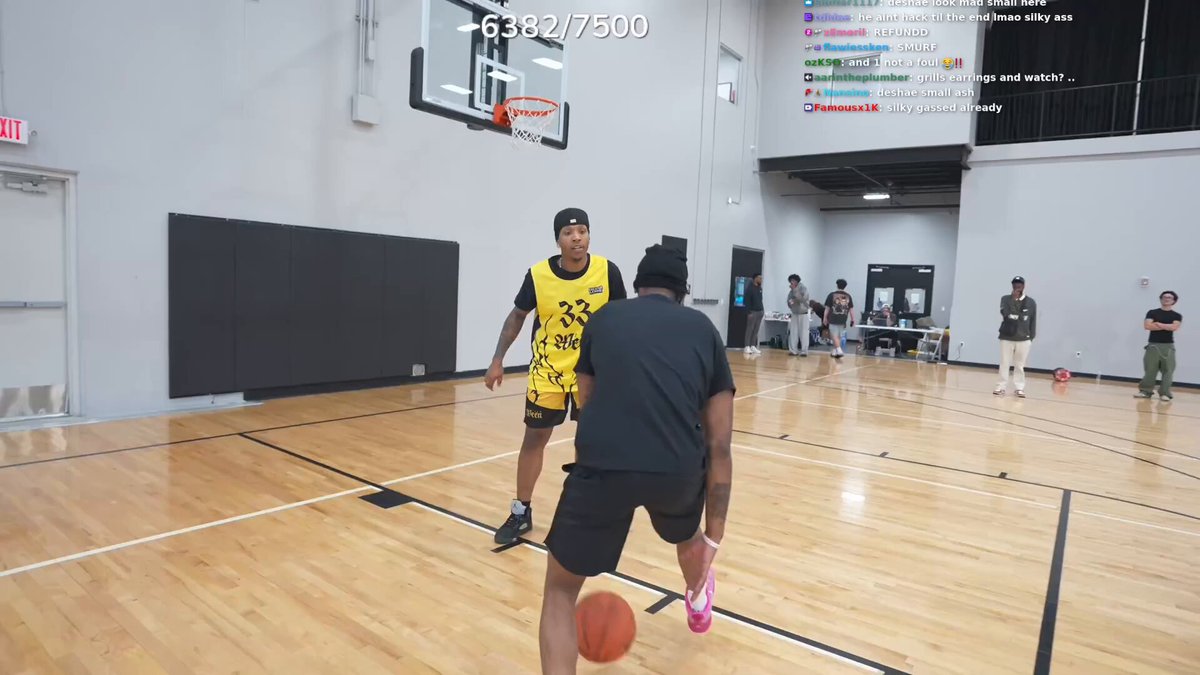 Tylil makes Silky look like a baby as they do a quick 1v1 before having to take photos for their Creator League game 😭😭