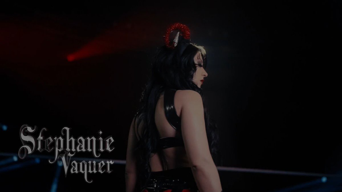 THIS is Stephanie Vaquer! 👀 #WWERaw
