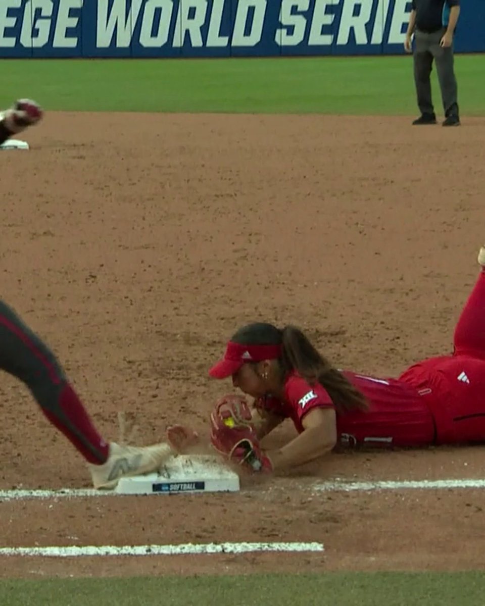 UNREAL HUSTLE 👏 What a diving play at first by Lauren Allred! #WCWS