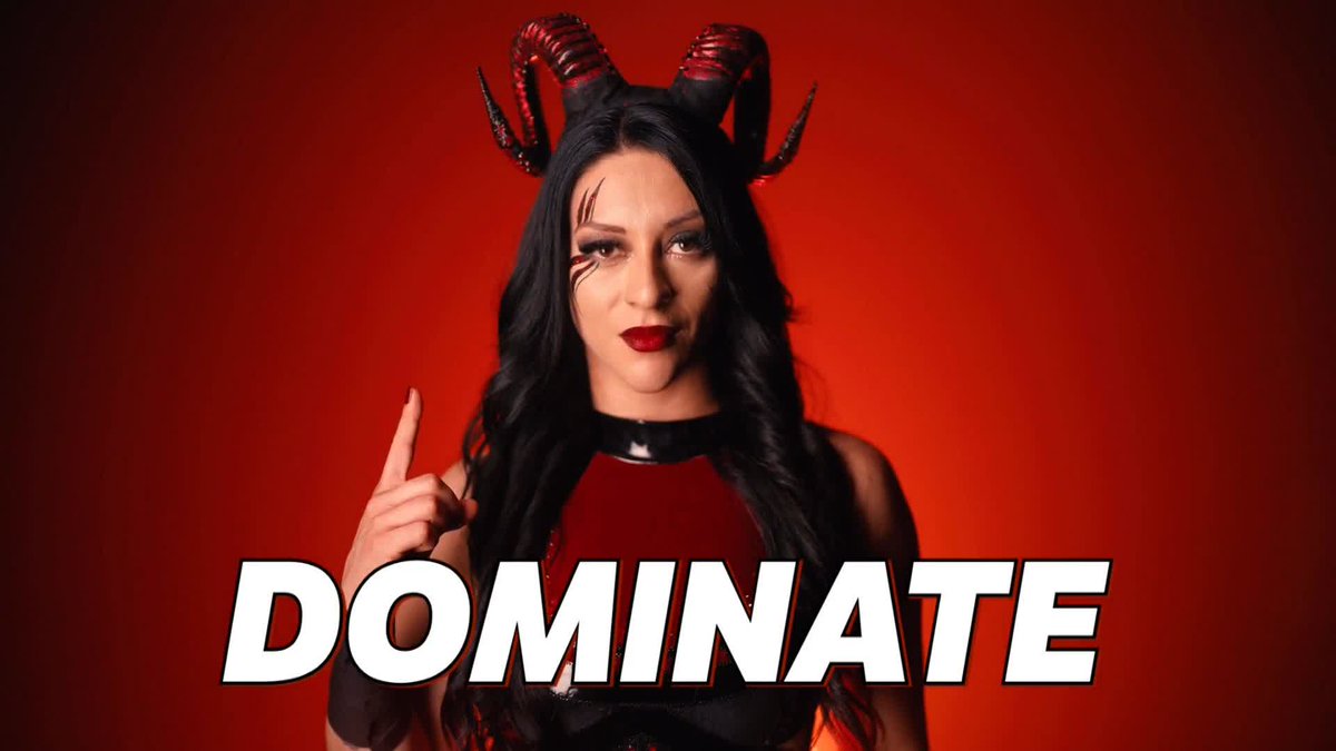 Bienvenida a #WWERaw Stephanie Vaquer ☝️👩🇨🇱