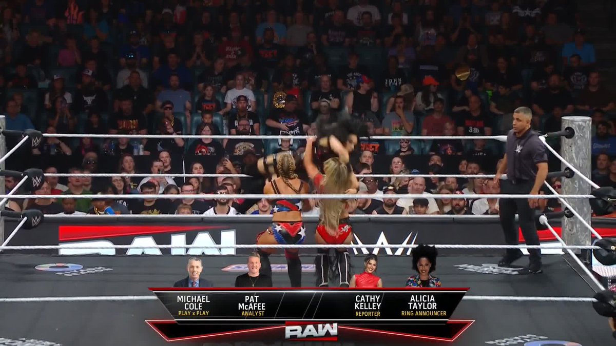 Stephanie Vaquer busca clasificar a #MITB en su primera lucha en #WWERaw ☝️👩🇨🇱