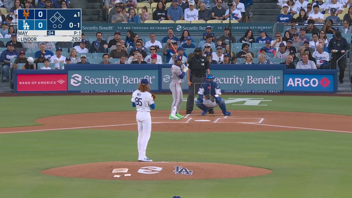 FRANCISCO LINDOR LEADOFF HOMER!
