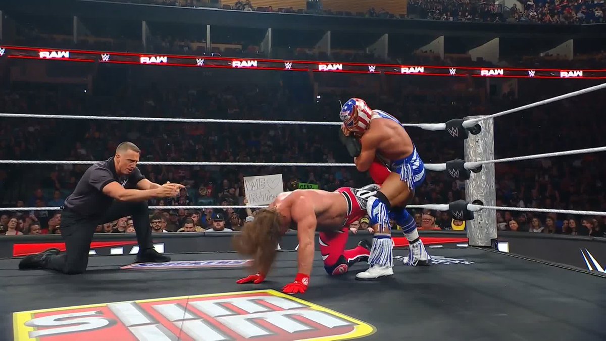 THIS IS AWE-SOME! 👏👏 👏👏👏 #WWERaw