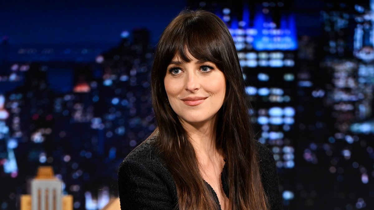 Dakota Johnson &amp; Jimmy prank call random businesses 😭 #FallonTonight