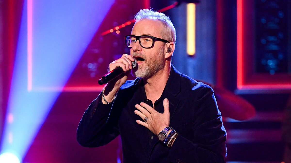 .Matt Berninger returns to #FallonTonight to perform “Bonnet of Pins”! WATCH ▶️