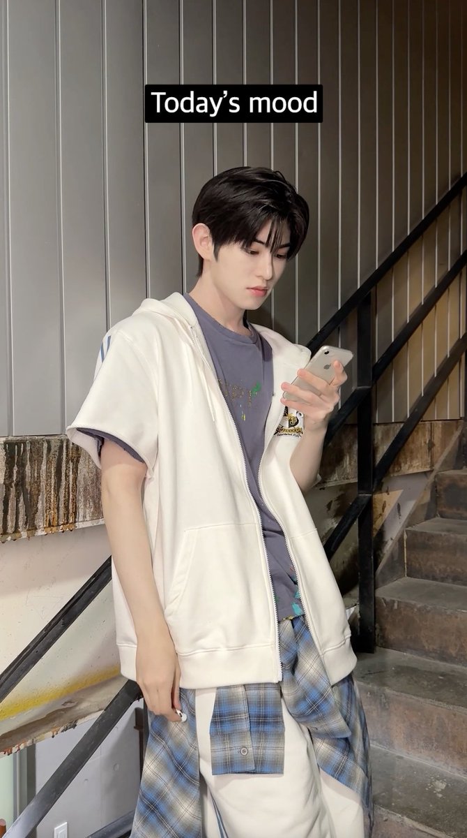 Today's mood 🥶 #민제 #Minje #KickFlip #킥플립 #Kick_Out_Flip_Now #FREEZE
