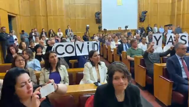 ‼️DEM PARTI’DEN KOVİD YASASI ÖNERİSİ Milyonların umudu kaygılara kurban edilmemeli. Hala fırsat var. Bayramın çifte bayram olmasını sağlayabiliriz. Gelin Kovid yasasını ekleyelim oy birliğ ile çıkaralım” #infazdüzenlemesi #CovidYasası #yargıpaketi #af