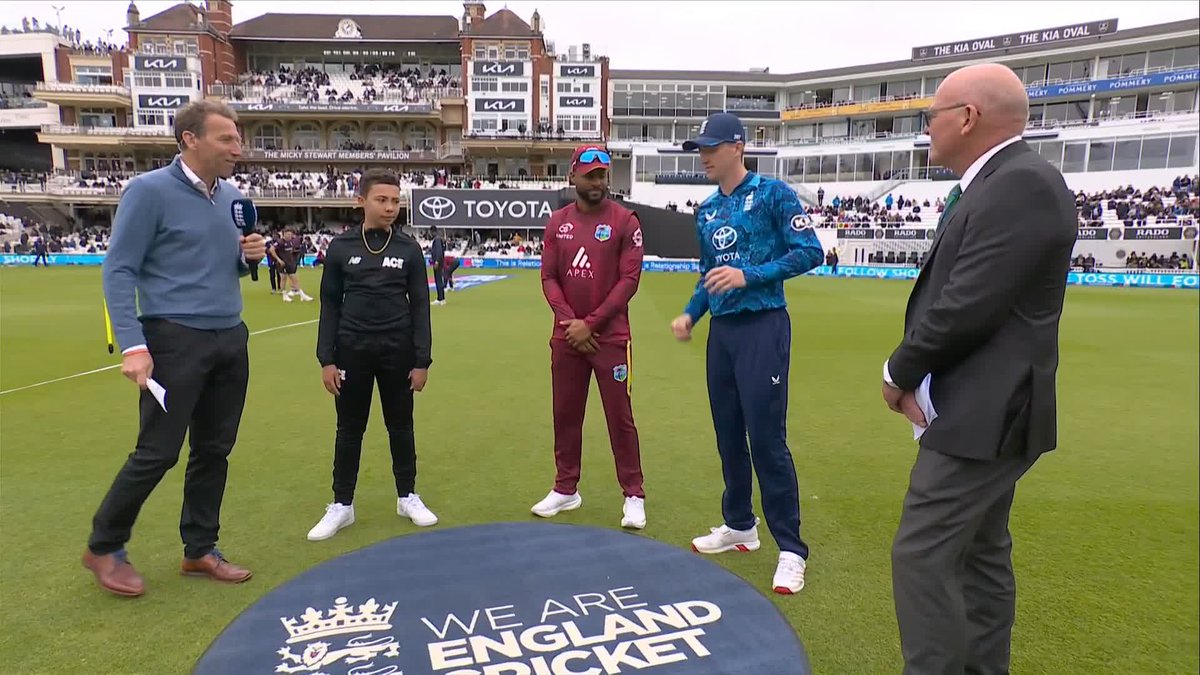 Harry Brook explains how his side decided to get off the team bus that was stuck in traffic and ride bikes to The Kia Oval for their match as England win the toss and bowl first! 😅🚲