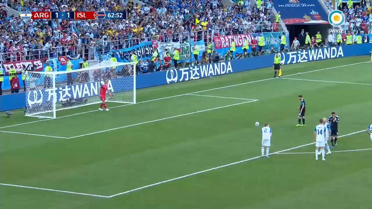 Penal errado de Messi vs Islandia • Fase de grupos