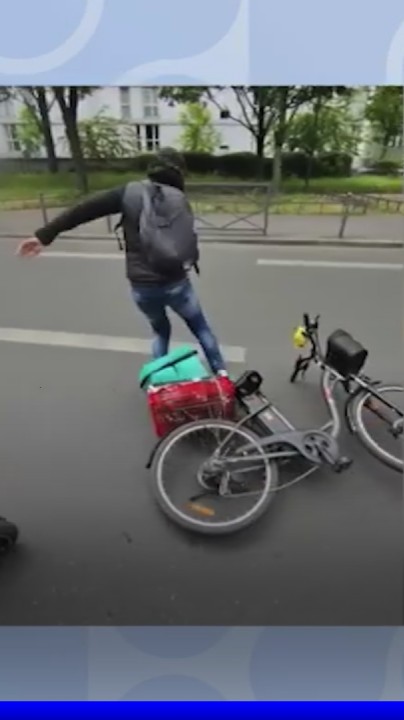 💬 "J'étais là au bon moment et j'ai agi" L'humoriste Youssoupha Diaby raconte comment il a aidé un livreur à rattraper le voleur de son vélo