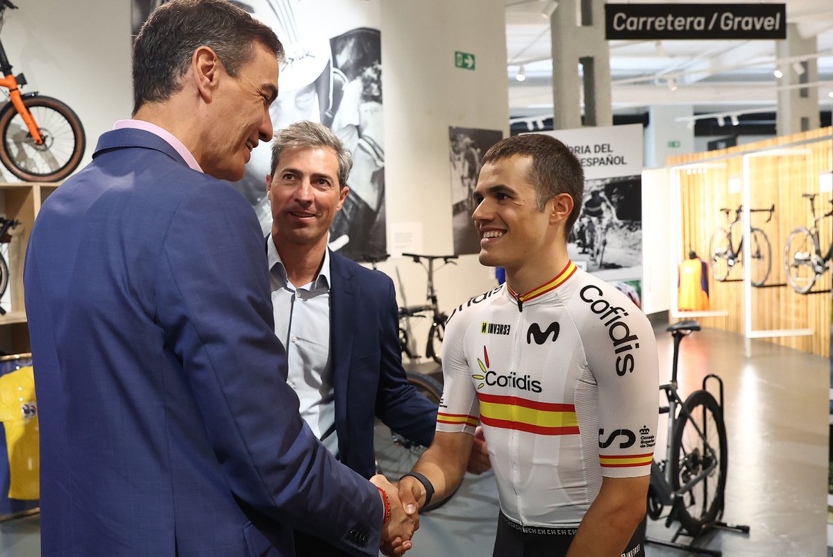 Ha sido un placer compartir este #DíaDeLaBicicleta con asociaciones, deportistas profesionales y amantes del ciclismo. Apostar por la bici es apostar por salud y sostenibilidad, por un modelo de ciudad más humano, por un futuro más limpio y solidario. ¡Gracias a todos y todas!