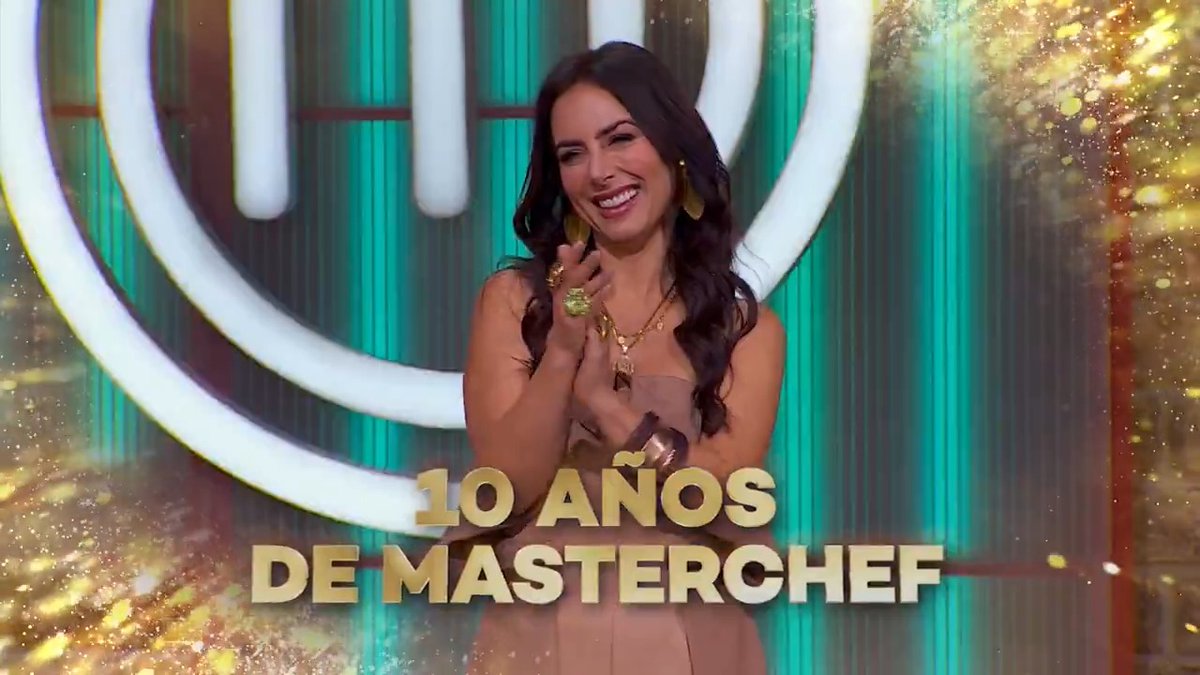 ¡𝗖𝗘𝗟𝗘𝗕𝗥𝗔𝗠𝗢𝗦 𝟭𝟬 𝗔𝗡̃𝗢𝗦 𝗗𝗘 𝗠𝗔𝗦𝗧𝗘𝗥𝗖𝗛𝗘𝗙 𝗠𝗘́𝗫𝗜𝗖𝗢! 🤩🔥 Por ello en el episodio 11, leyendas de nuestra cocina llegarán nuevamente para ponerse a prueba. ¡Nos vemos el próximo domingo a las 8:00 PM por Azteca UNO! 📺🚨 #MasterChefCelebrity