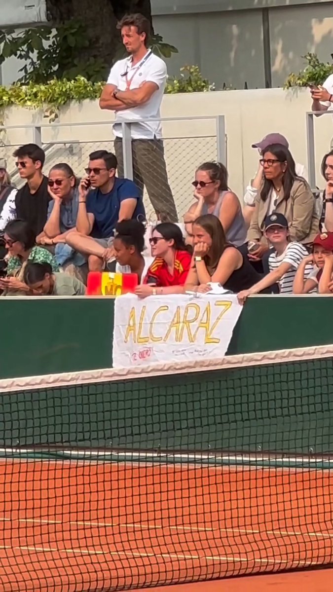 🇪🇸 La 𝒎𝒂𝒓𝒆𝒂 𝒆𝒔𝒑𝒂𝒏̃𝒐𝒍𝒂, a tope con Carlitos 💪 Alcaraz ultima los preparativos antes de la batalla de cuartos ante Tommy Paul #RolandGarros